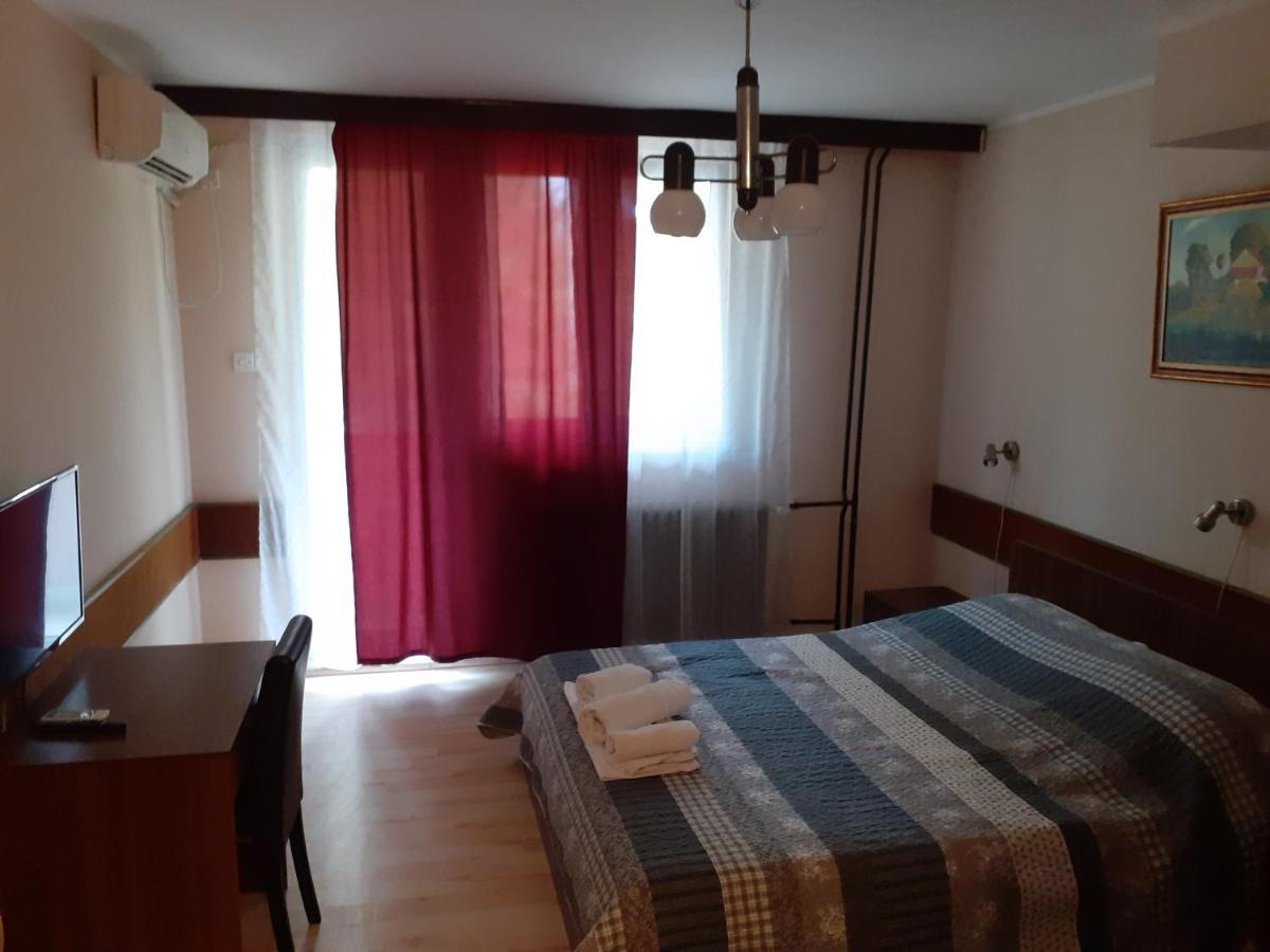 Restoran Sa Prenocistem Zitiste Hotell Eksteriør bilde