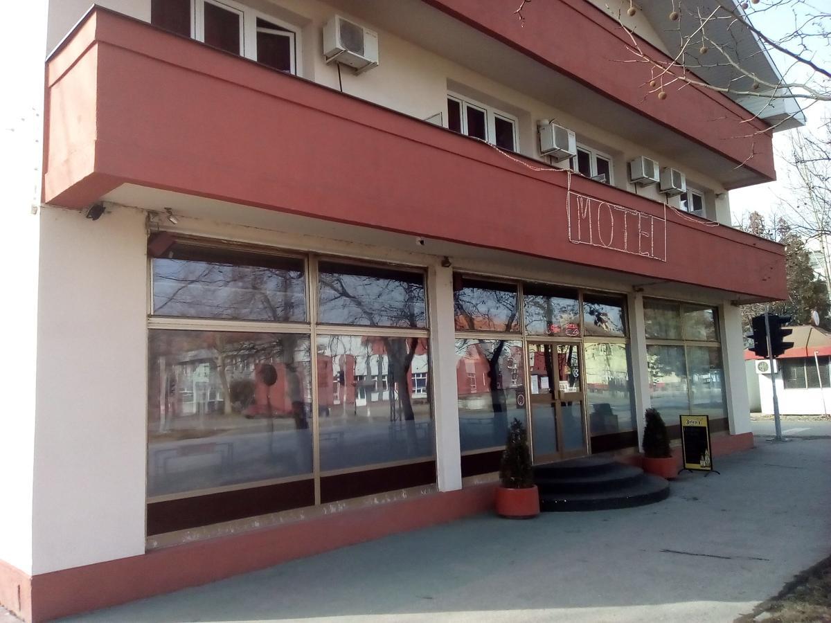Restoran Sa Prenocistem Zitiste Hotell Eksteriør bilde